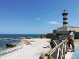 Una spiaggia di Ortona, accanto al faro