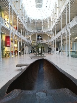 L’interno luminoso del Museo Nazionale di Scozia