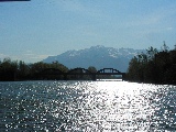 Ponte a via inferiore sul fiume Mera