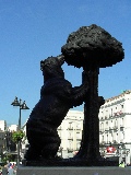 L'orsa che mangia dall'albero di corbezzolo è il simbolo di Madrid