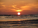 Il tramonto del sole avviene in mare