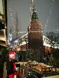 Atmosfera natalizia in piazza