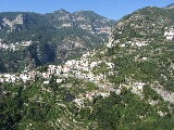 Vista sulle terrazze che circondano Ravello