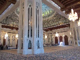 All'interno della Grande Moschea si trova il tappeto più grande del mondo