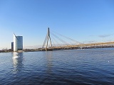 Ponte strallato sul fiume Daugava