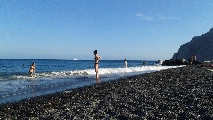 Spiaggia di Kamari con la sabbia nera