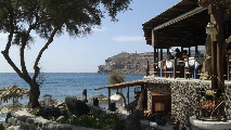 Anche il ristorante Ta Delfinia su trova sulla spiaggia