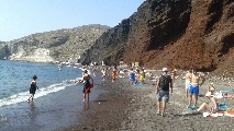 Spiaggia rossa si trova vicino al museo archeologico di Akrotiri