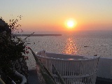 Il famoso tramonto di Oia; molti dicone che sia il più bello del mondo.