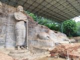 Statua di Buddha scolpita nella roccia