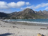 Nella baia c'è il paese dei pescatori di Hout Bay