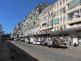 Una strada di Maputo molto sporca