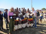 Foto di gruppo con i ragazzi che partecipavano nella gara dei balli tribali